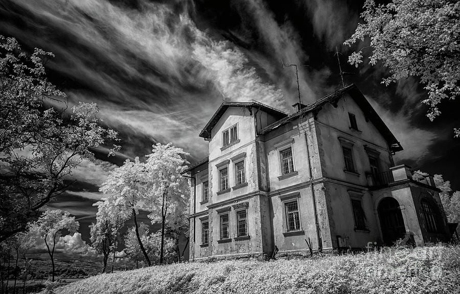 Old House Remembering Better Days Photograph by Norman Gabitzsch