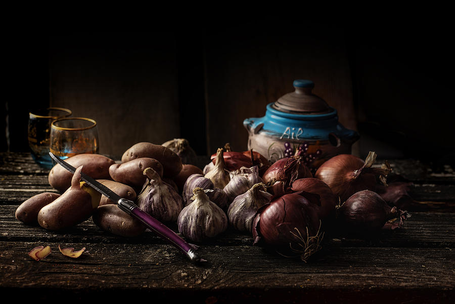 Old Maestra Garlic Photograph by Jean Gill