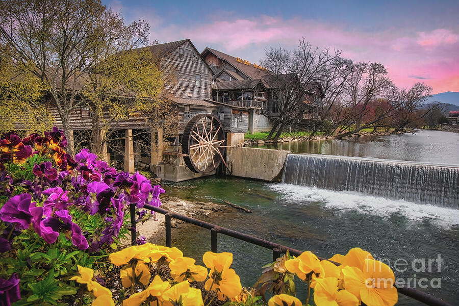 Old Mill at Pigeon Forge II Photograph by Shelia Hunt