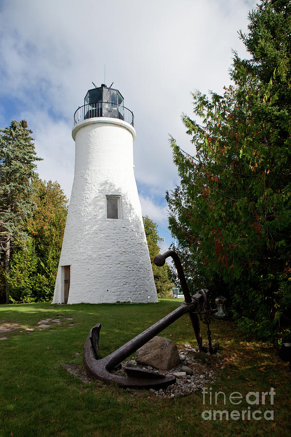 Old Presque Isle Lighthouse Photograph by Rich S