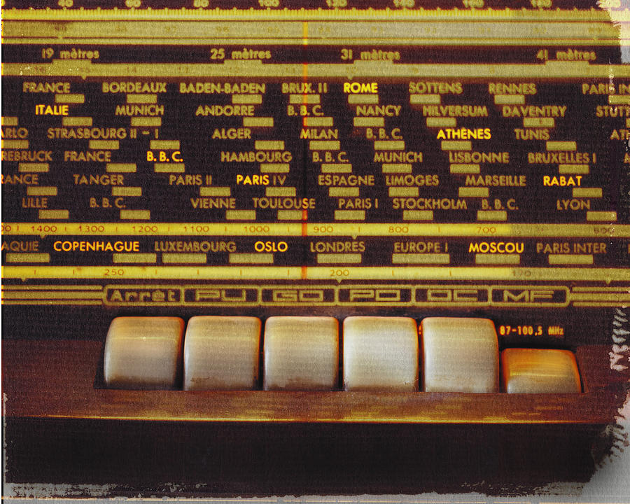Old radio set, close-up Photograph by Benoit Jeanneton
