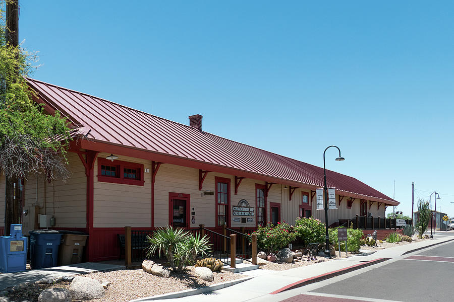 Santa Fe Photograph - Old Santa Fe Depot, Wickenburg, AZ by Gordon Beck