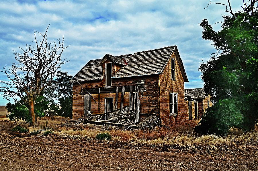 Old Two Story Farm House  Digital Art by Fred Loring