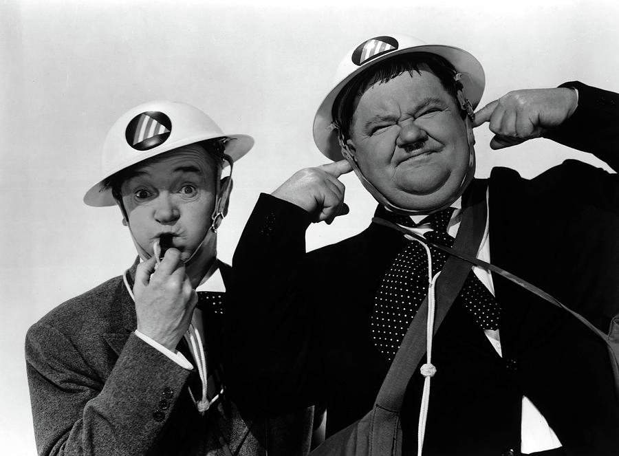 OLIVER HARDY and STAN LAUREL in AIR RAID WARDENS -1943-, directed by EDWARD SEDGWICK. Photograph by Album