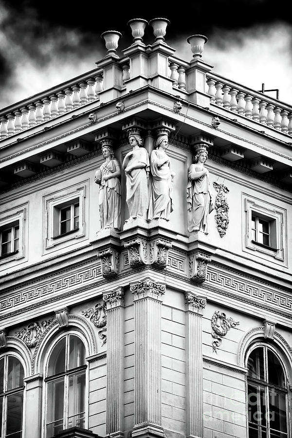 Opera House Watchers in Vienna Photograph by John Rizzuto