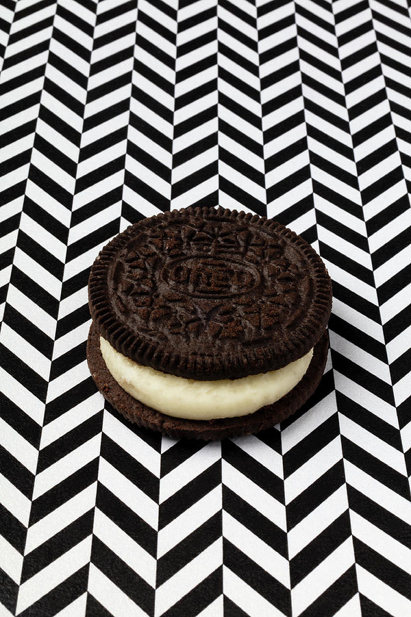 Cookie Photograph - Opticalillusion Oreo Cookie by Garry Gay
