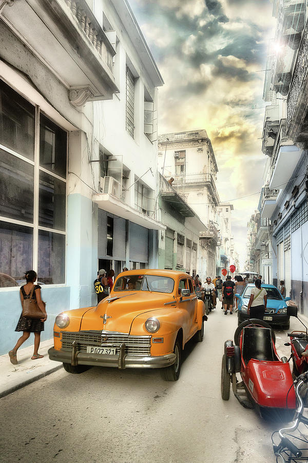 Orange Street de la Habana Photograph by Micah Offman