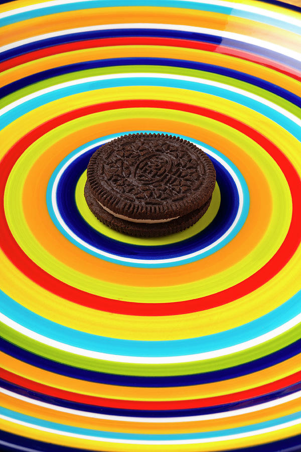 Cookie Photograph - Oreo Cookie On Circle Plate by Garry Gay
