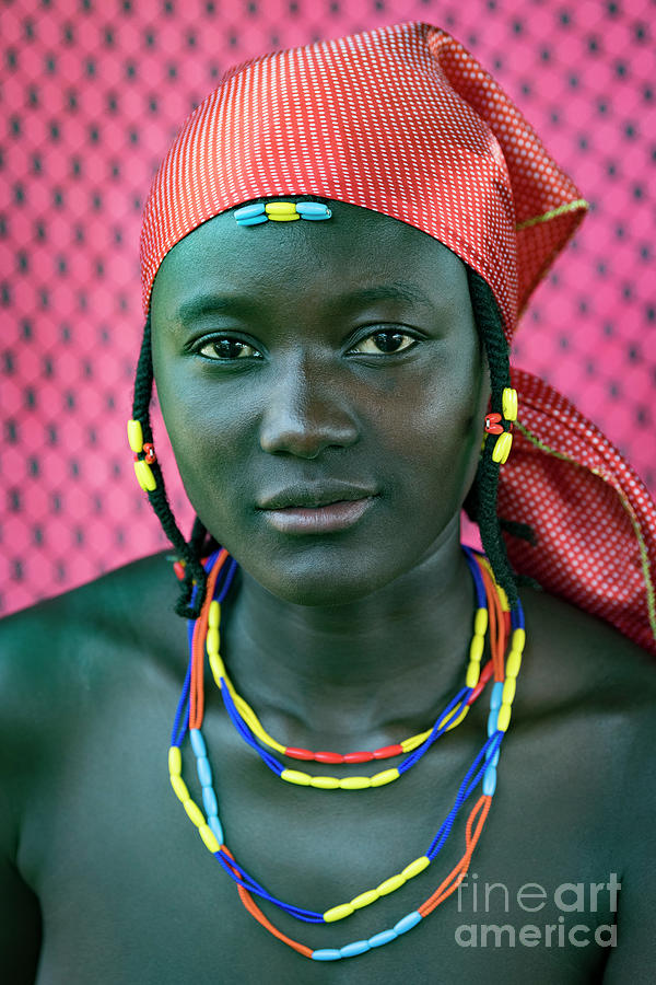 Portrait Photograph - OvaZemba woman by Tony Camacho