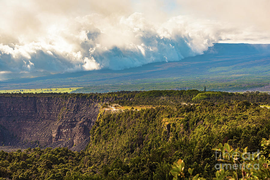 Overcast Mauna Loa and the Steam Vents of Hawaii Volcanoes National ...