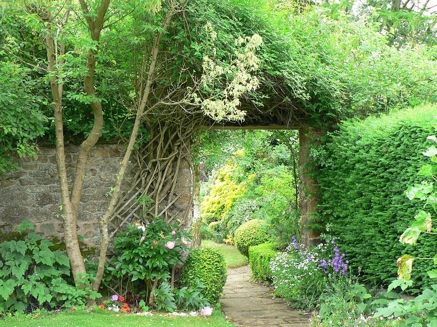 Oxford Garden Arch UK Photograph by Lynne Iddon - Fine Art America