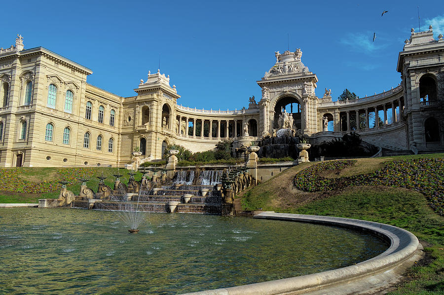 Palais Longchamp Central Fountain 