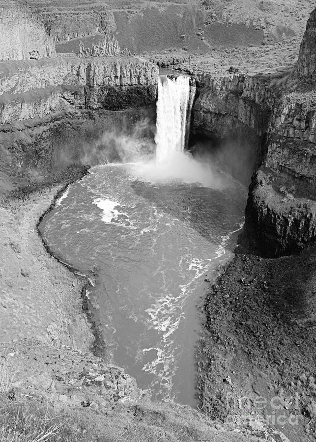 Palouse Falls in HDR Black and White Photograph by Carol Groenen
