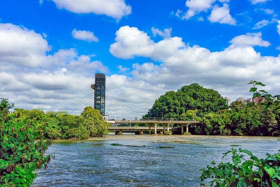Panoramic elevator over the Piracicaba River. Photograph by CRMacedonio