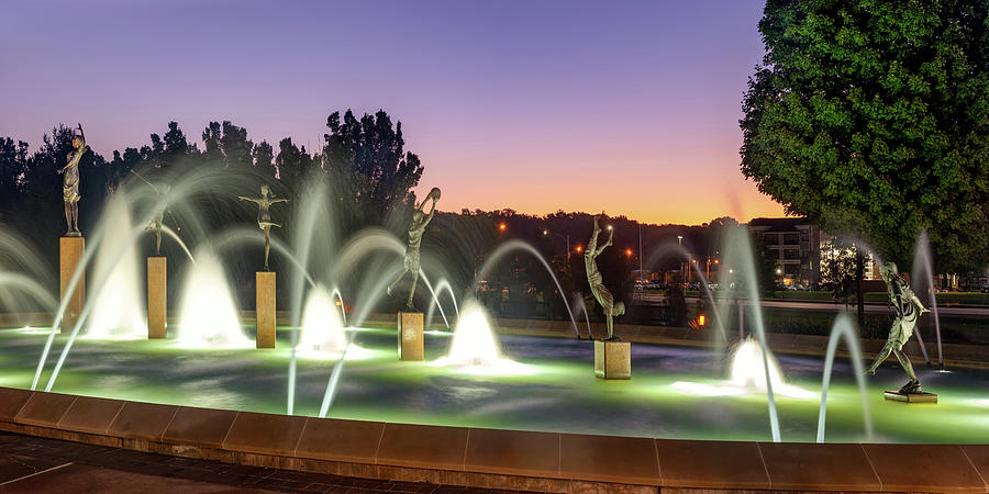 Panoramic Sunrise At The Kansas City Childrens Fountain Photograph