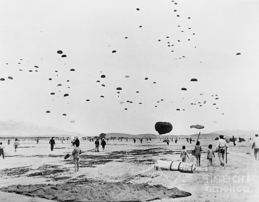 Paratroopers in Greece, 1944 Photograph by Granger