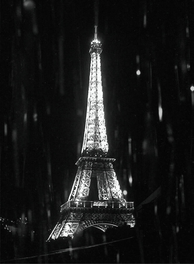 paris black and white rain