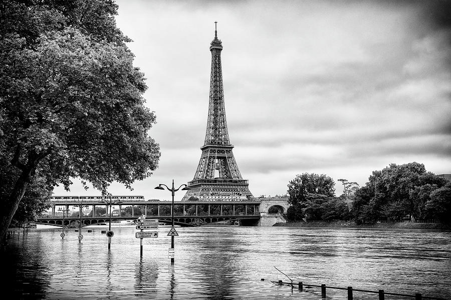Paris sur Seine Collection - Along the Seine Photograph by Philippe HUGONNARD