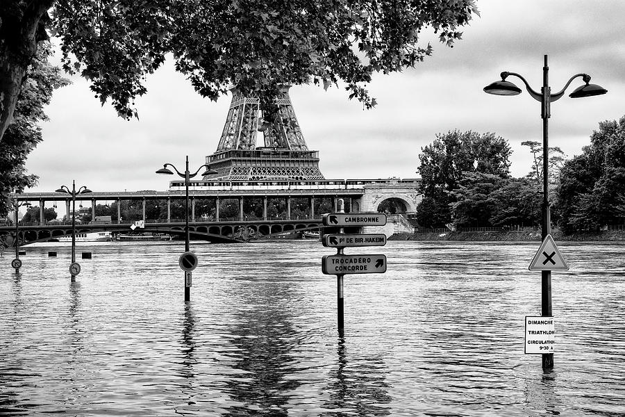 Paris sur Seine Collection - Along the Seine V Photograph by Philippe HUGONNARD