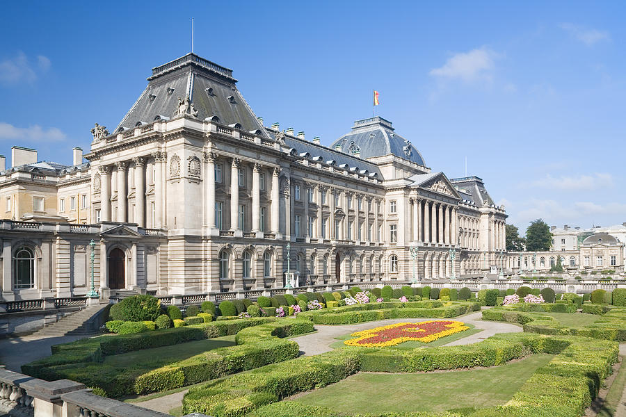 Park with Belgian Royal palace in Brussels Photograph by FrankyDeMeyer