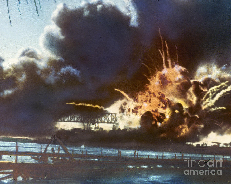 File:USS SHAW exploding Pearl Harbor Nara 80-G-16871 2.jpg - Wikipedia