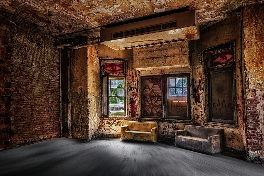 Pennhurst Photograph - Pennhurst Asylum Living Room by Susan Candelario