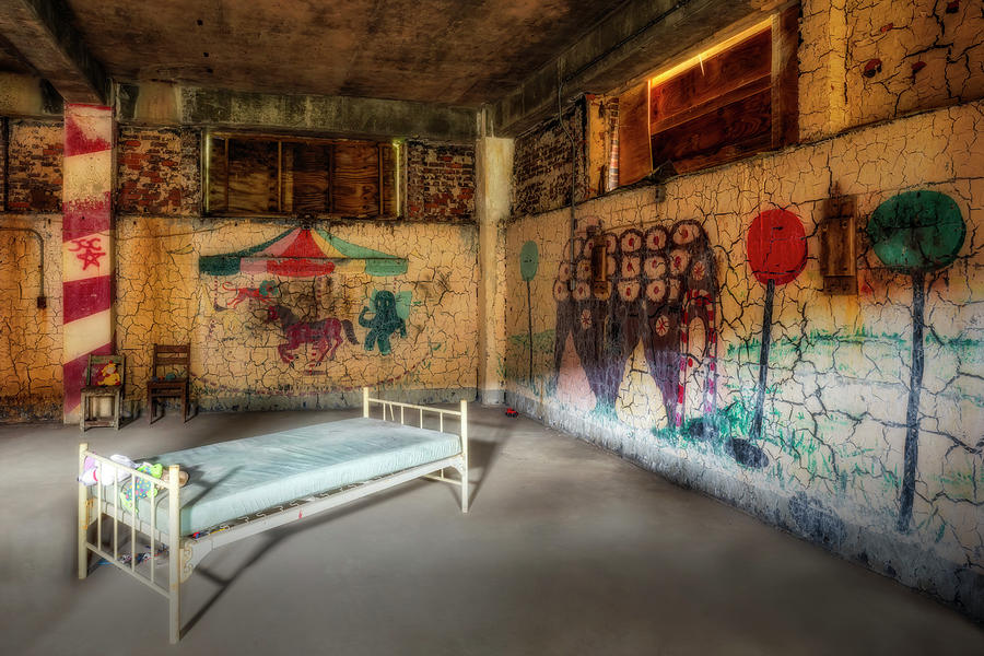 Pennhurst Photograph - Pennhurst Asylum Play Room by Susan Candelario
