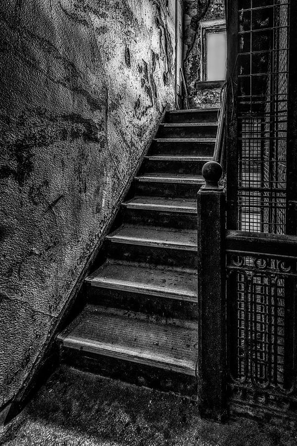 Pennhurst Photograph - Pennhurst Asylum Stairs BW by Susan Candelario