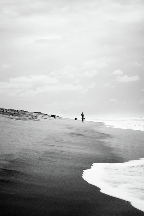 People Walking On Beach Painting by Hesham Mohamed - Fine Art America