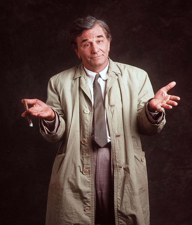 PETER FALK in COLUMBO -1971-, directed by PATRICK MCGOOHAN, VINCENT MCEVEETY and JAMES FRAWLEY. Photograph by Album