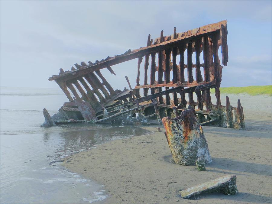 Peter Iredale Shipwreck Photograph by Jim Romo - Fine Art America