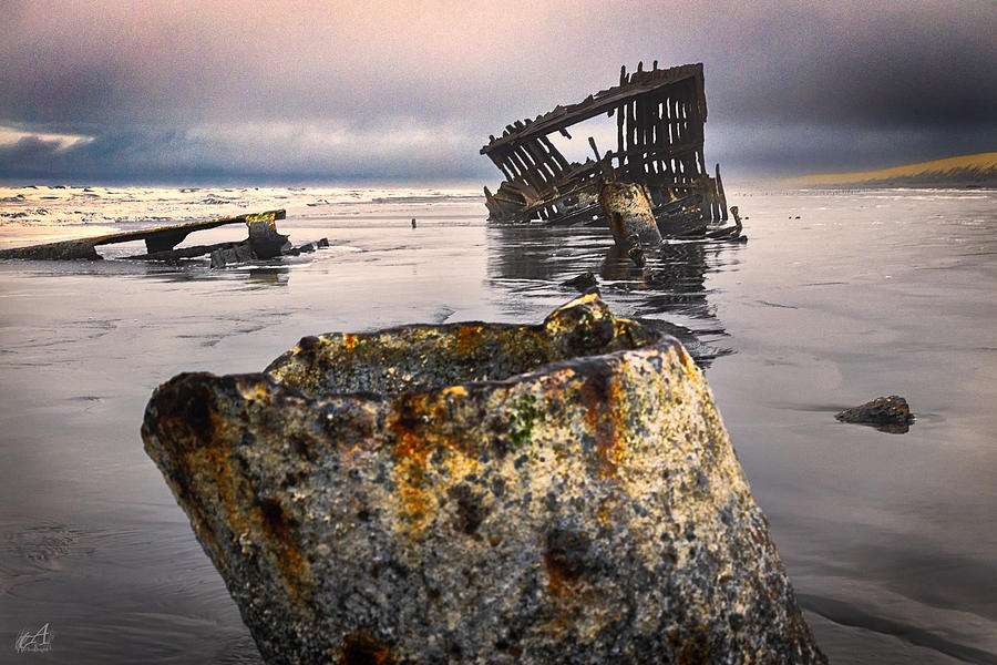 Peter Iredale Photograph by Thomas Ashcraft