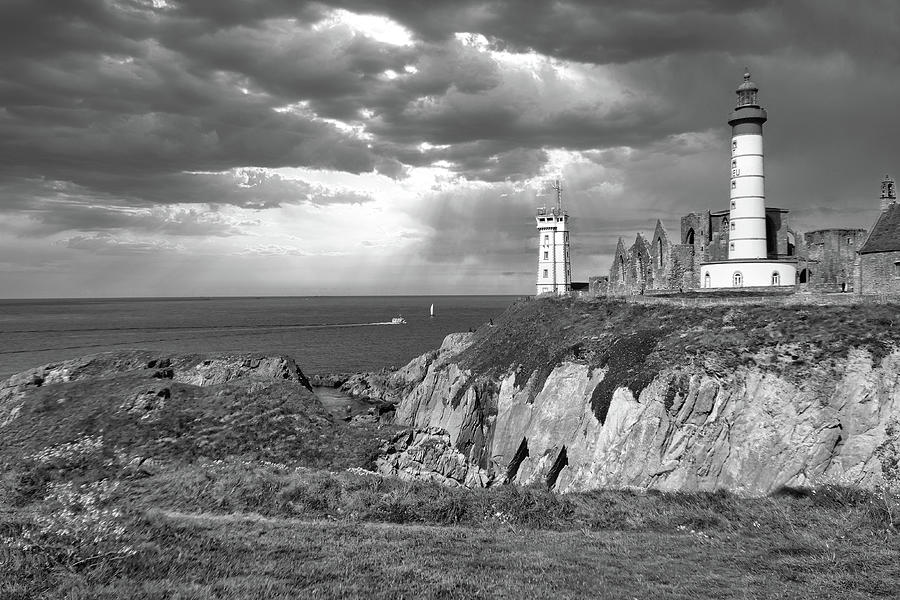 Phare de la pointe Photograph by Robert RUTERMAN Pixels