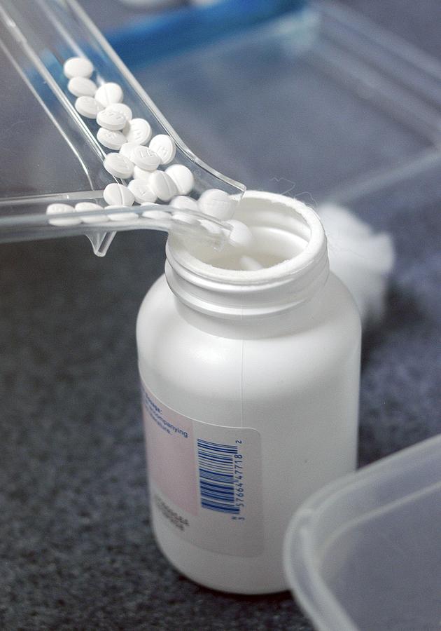 Pharmacy Offers Steep Discounts On Prescription Medication Photograph by William Thomas Cain Pharmacy Offers Steep Discounts On Prescription Medication Photograph by William Thomas Cain