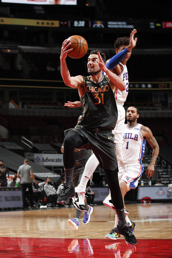 Philadelphia 76ers v Chicago Bulls Photograph by Jeff Haynes