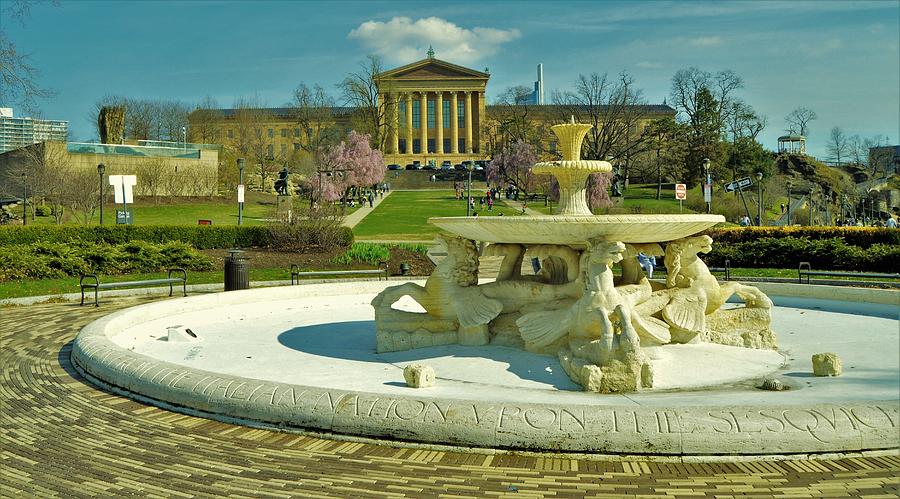 Philadelphia Art Museum And Fountain Photograph