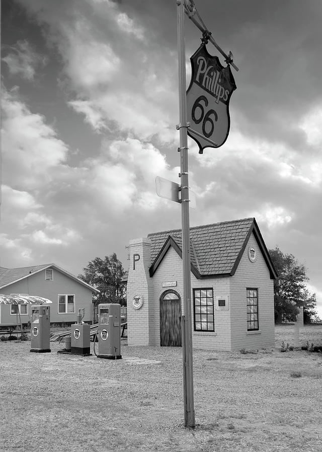 Phillips 66 Service Station McLean Texas BW Photograph by Bob Pardue