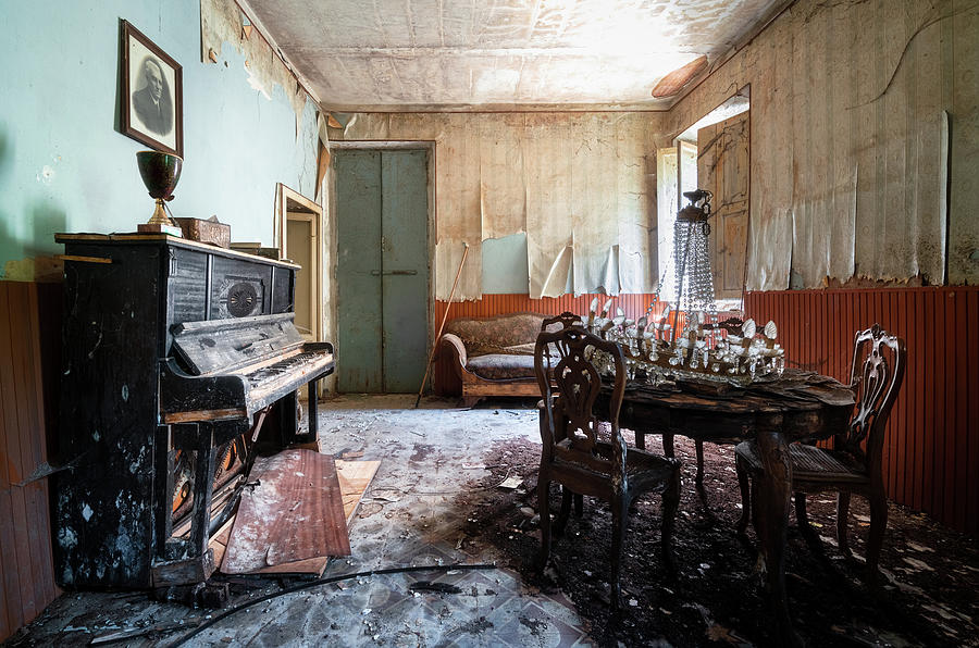 Architecture Photograph - Piano in an Abandoned Living Room by Roman Robroek