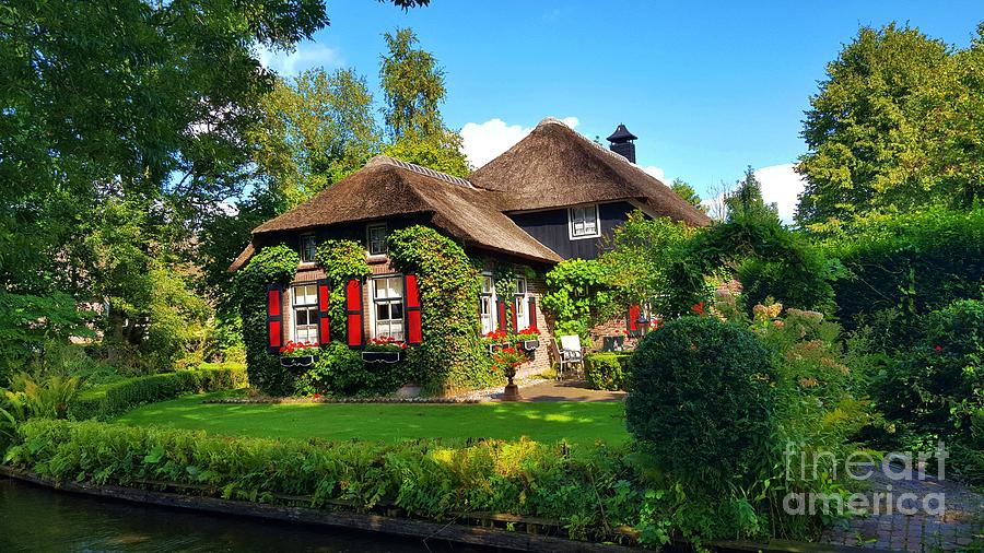 Picturesque House in Giethoorn village Netherlands 02 Photograph by Amalia Suruceanu