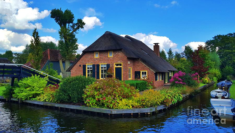 Flower Photograph - Picturesque House in Giethoorn village Netherlands 07 by Amalia Suruceanu