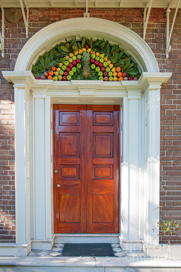 Pineapple - Colonial - Entrance Photograph by Dale Powell