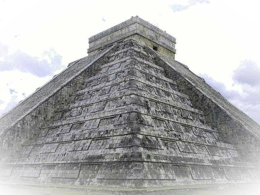 Piramide de Kukulkan Niebla by Kimberly-Ann Talbert Piramide de Kukulkan Niebla by Kimberly-Ann Talbert