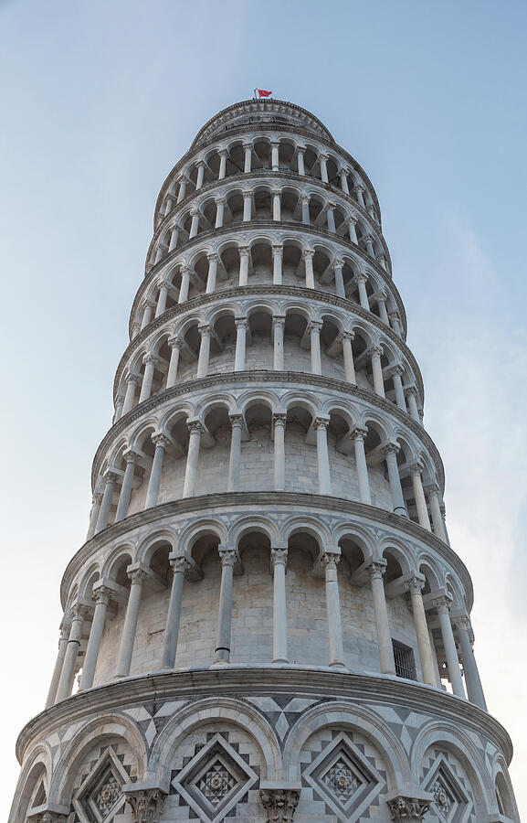 Pisa, Italy. Leaning tower sightseeing with blue sky background ...