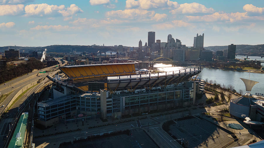 Pittsburgh Steelers Heinz Field with Pittsburgh Skyline Photograph by Eldon McGraw