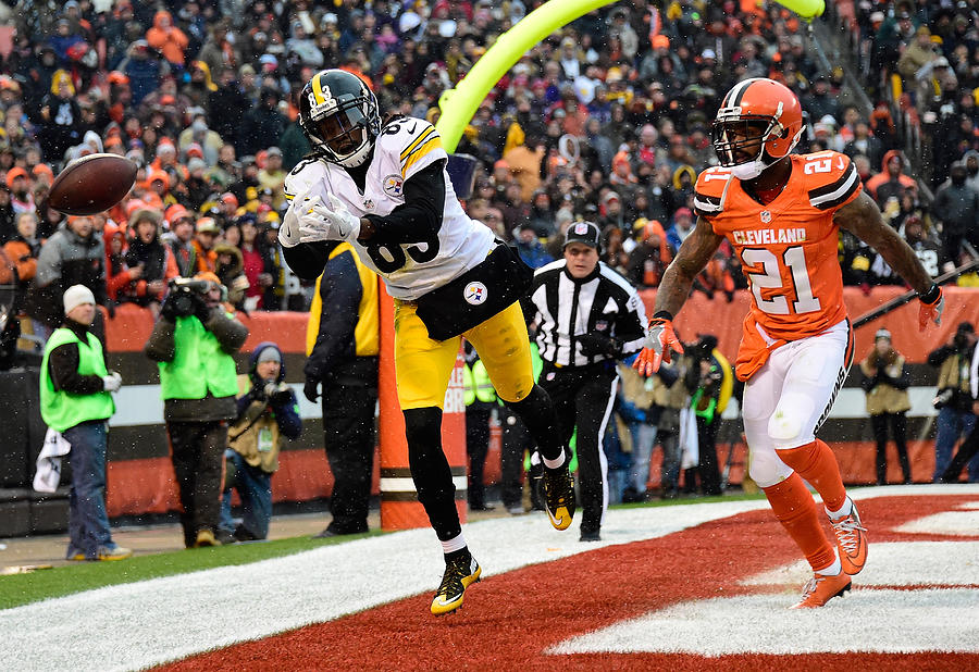 Pittsburgh Steelers v Cleveland Browns Photograph by Jason Miller