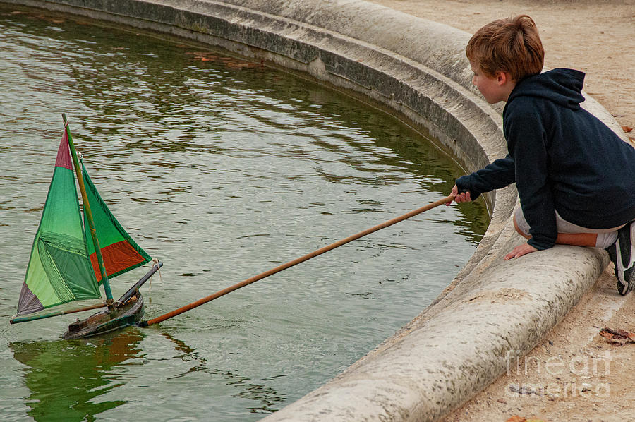 Playing in Tuileries Garden Pool Photograph by Bob Phillips