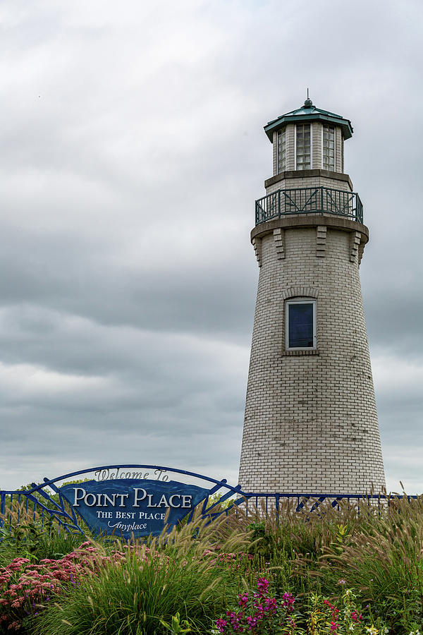 Point Place Lighthouse Photograph by Dale Kincaid