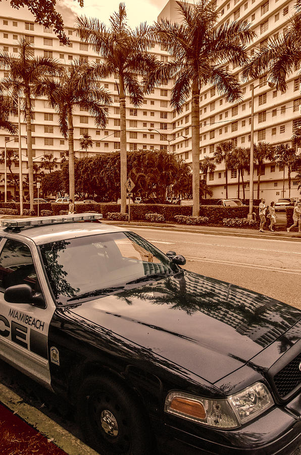 Police car in Miami Beach Photograph by Wolfgang Stocker