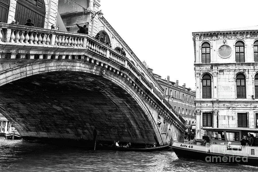 Ponte di Rialto in Venezia Photograph by John Rizzuto