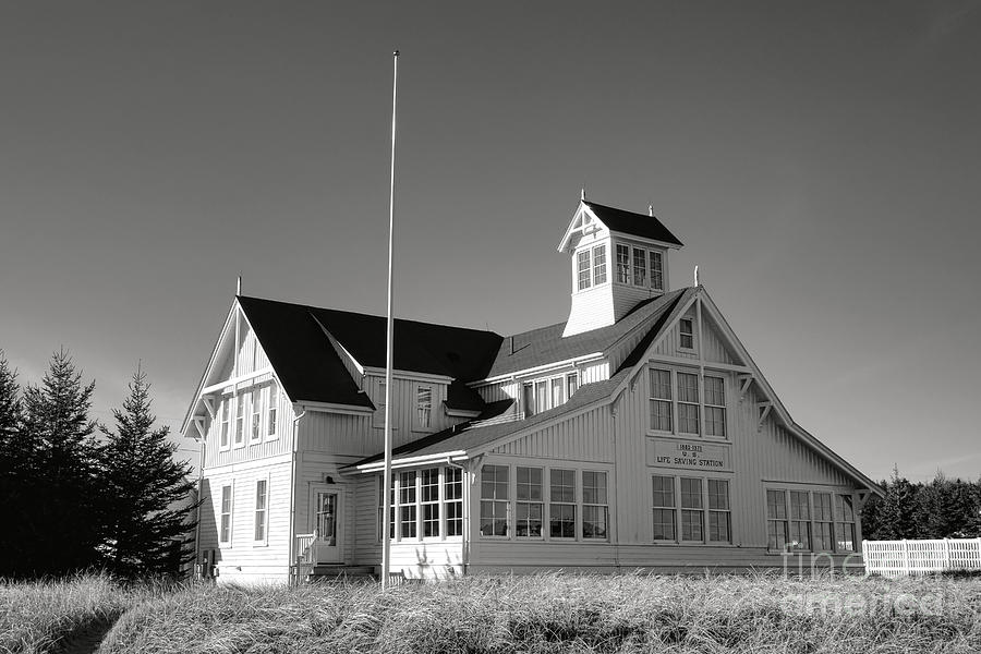 Popham Beach Life Saving Station Photograph by Olivier Le Queinec